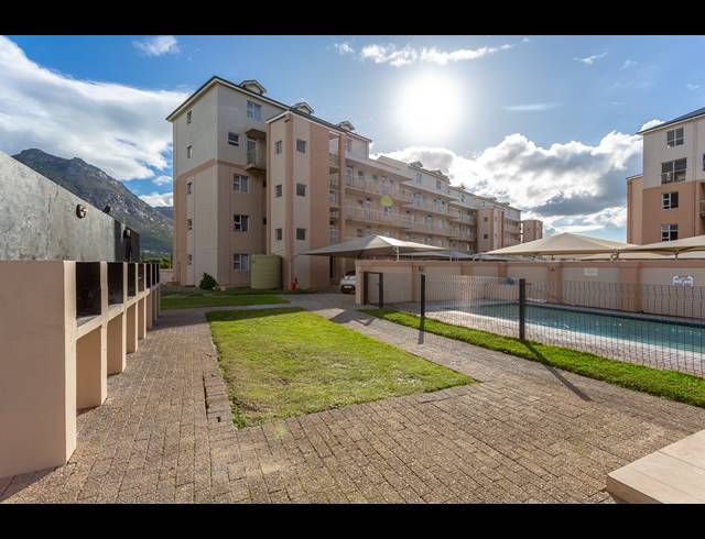 1 BEDROOM APARTMENT FOR SALE IN MUIZENBERG